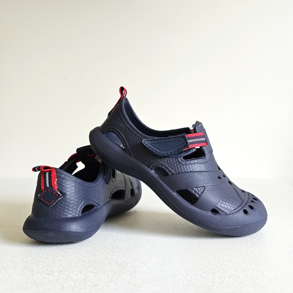 The Children's Place Boy Size 10 Crocs-Like Kids Navy and Red Strap Shoes
